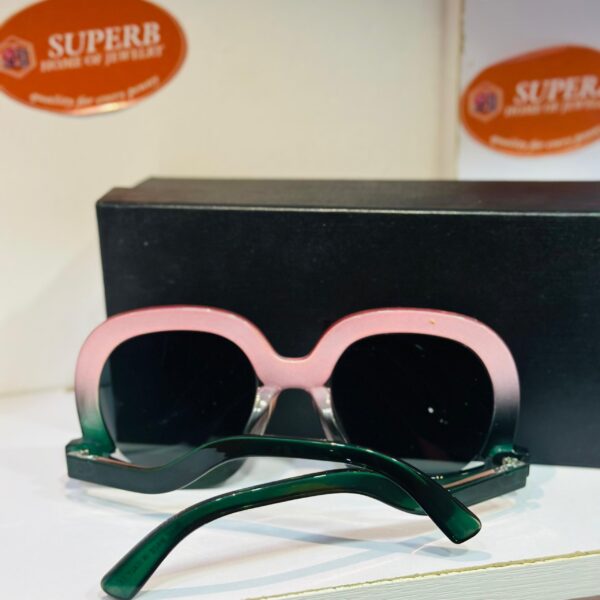 Gucci sunshade
Tolani