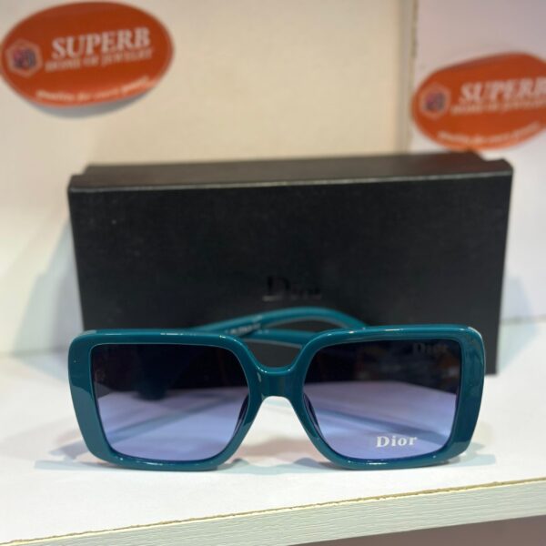 Dior sunshade 
Milo