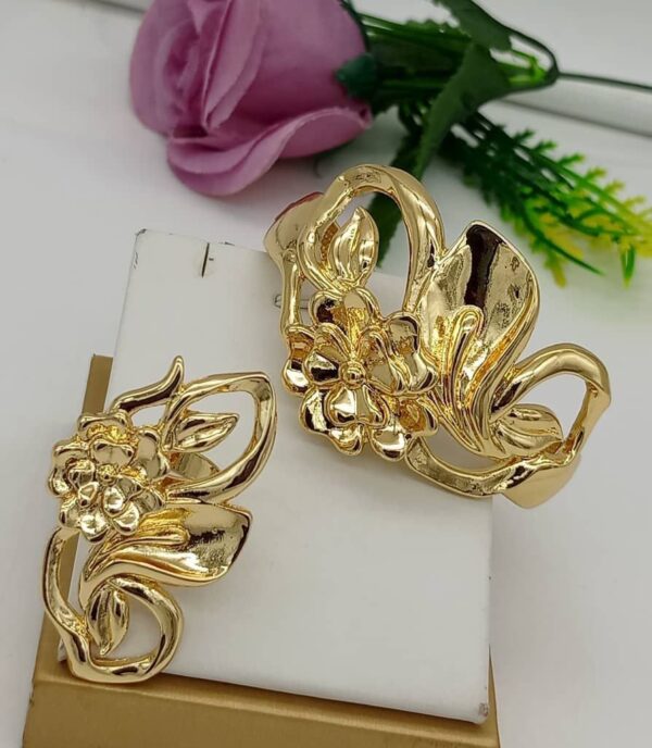 Owambe bangle with ring 
03