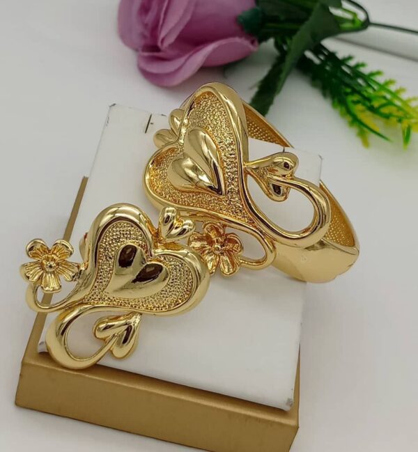 Owambe bangle with ring 
04