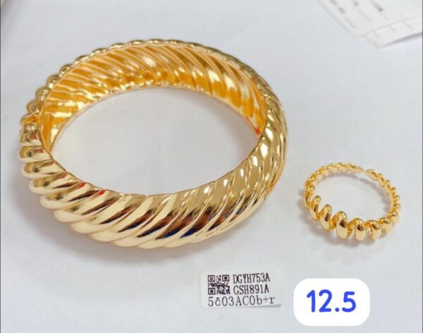 Collections of hand bangles