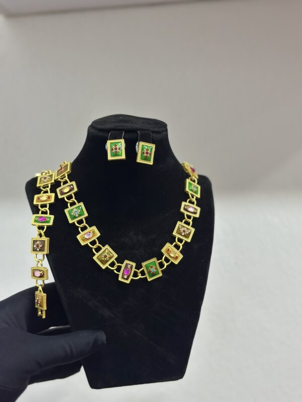 Oyinda set